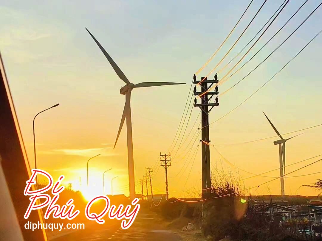 Chạy nhanh cho kịp ngắm hoàng hôn, Tấn Lợi Phú Quý