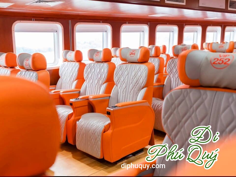 Cũng là tàu Phú Quý Express nhưng em này mang một phong cách hoàn toàn khác với chiếc, Tấn Lợi Phú Quý