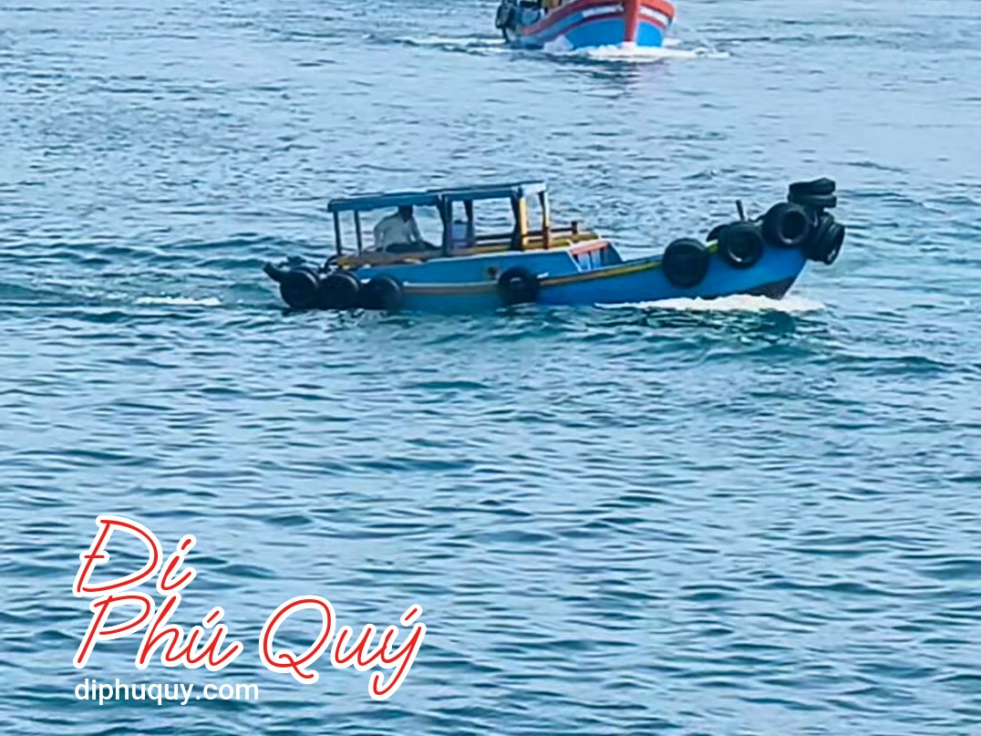 Khi gió Bắc về đến Phú Quý. Ghe xuồng lại tập trung về phía Nam đảo, chiếc ra, chiếc, Tấn Lợi Phú Quý