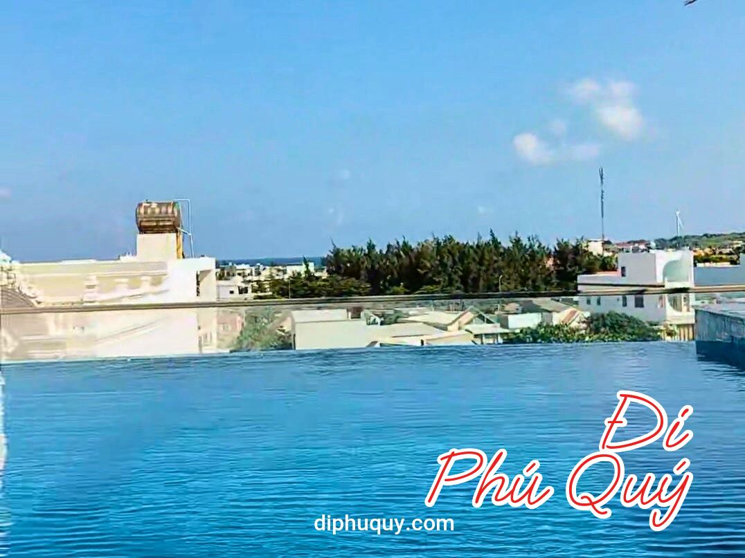 Mùa nắng nóng thế này đi Phú Quý mà có khách sạn có hồ bơi như này thì quá tuyệt, Tấn Lợi Phú Quý